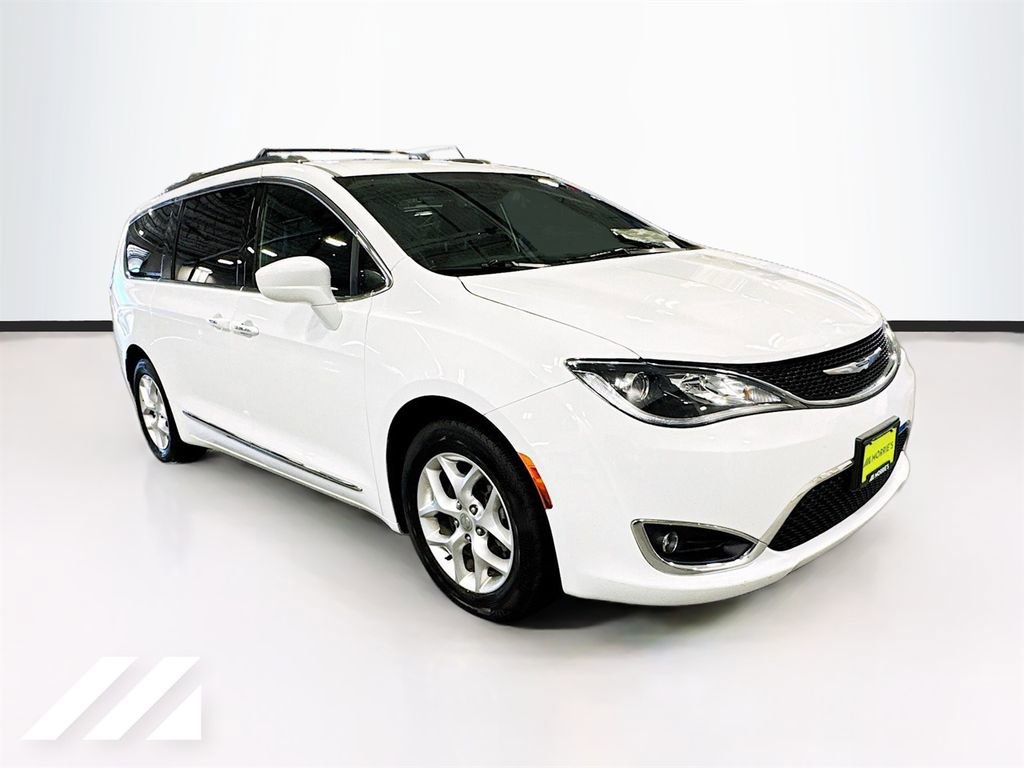 Used 2020 Chrysler Pacifica Touring-L FWD image 3