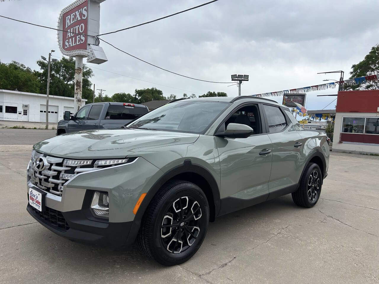 Used 2023 Hyundai Santa Cruz SEL w/ Activity Package AWD/4WD image 2