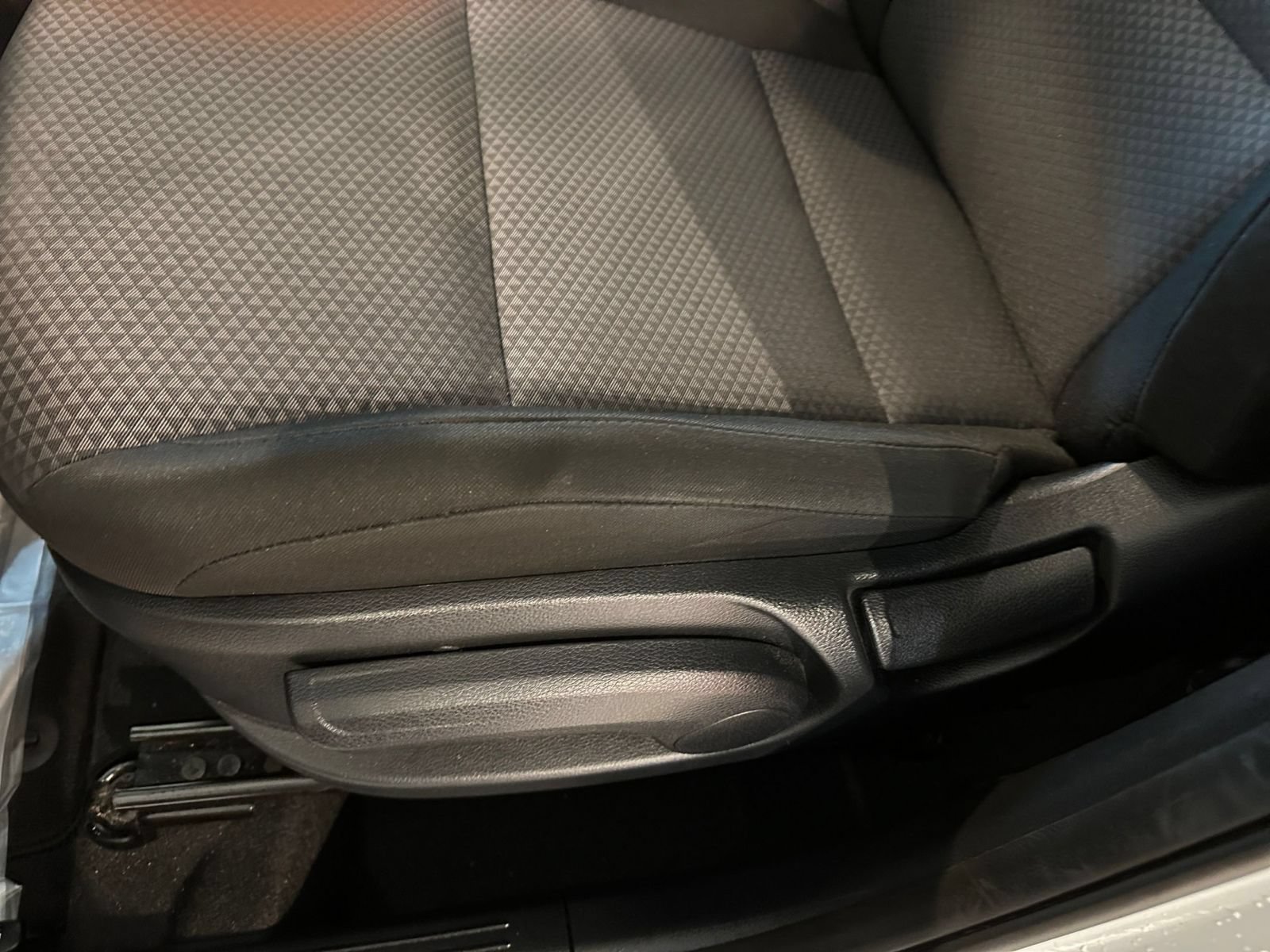 Used 2025 Kia Soul LX w/ LX Technology Package FWD image 22