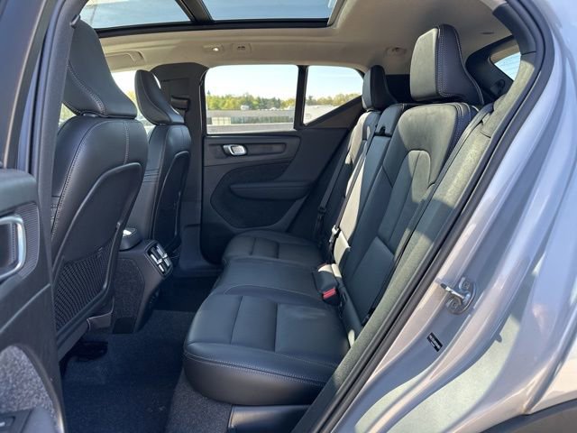 Certified 2025 Volvo XC40 B5 Core image 13