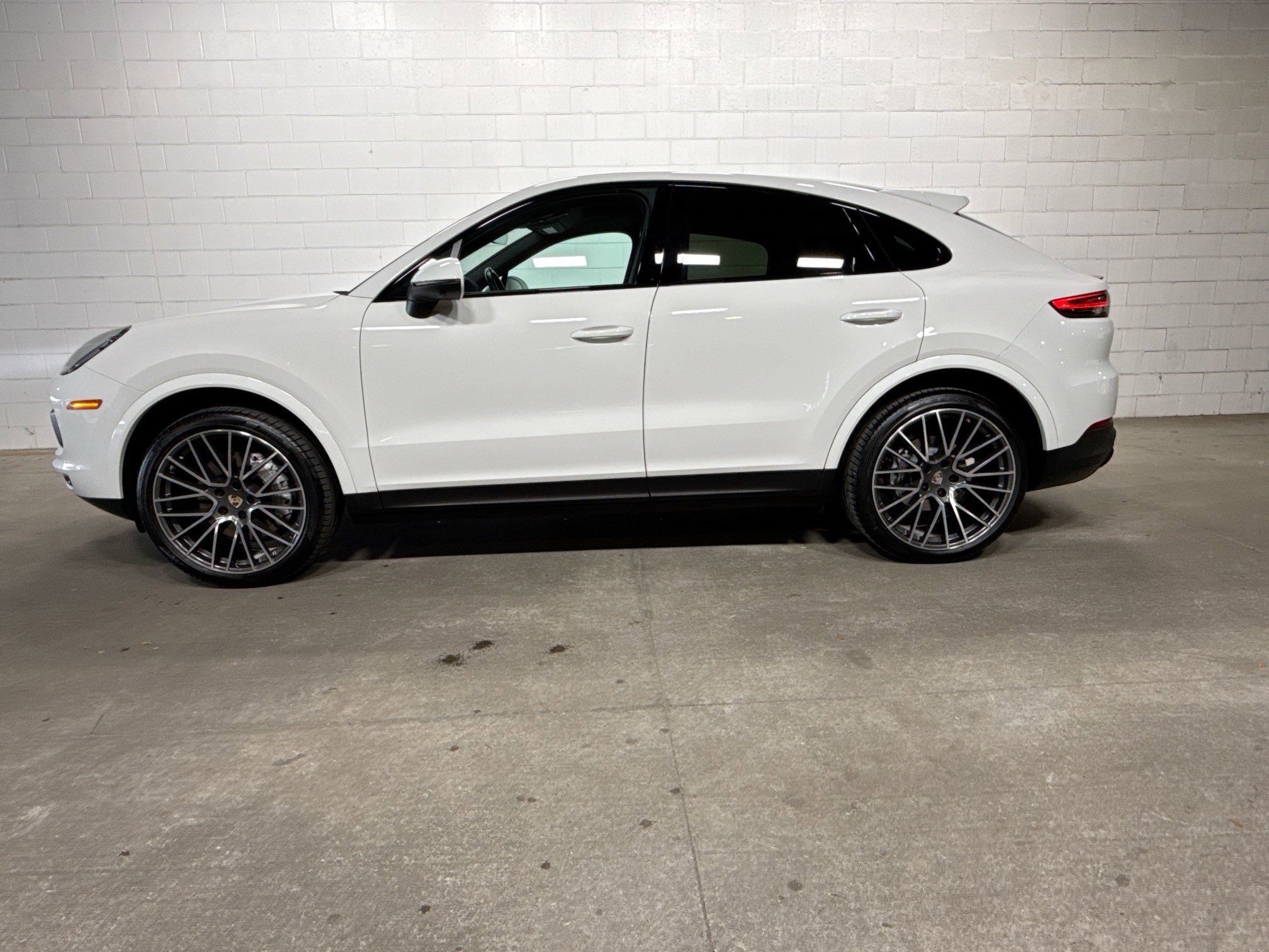 Certified 2022 Porsche Cayenne Coupe image 2