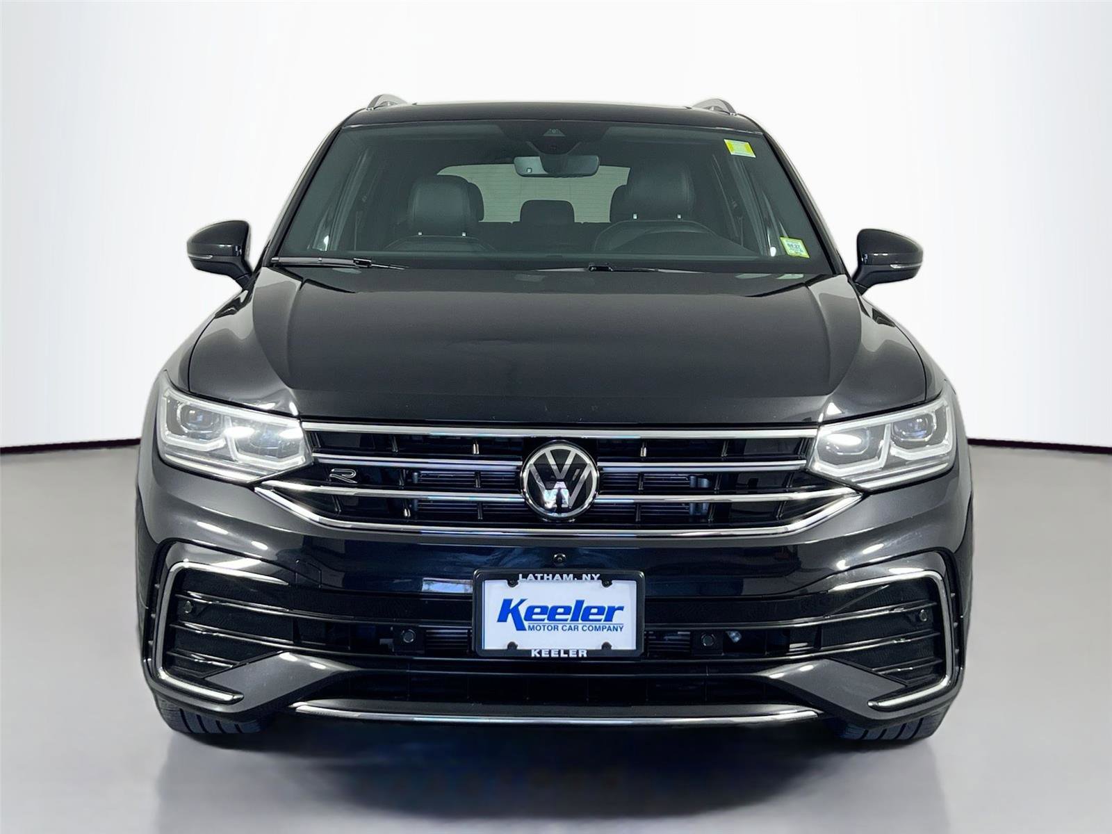 Used 2024 Volkswagen Tiguan SEL R-Line AWD/4WD image 9