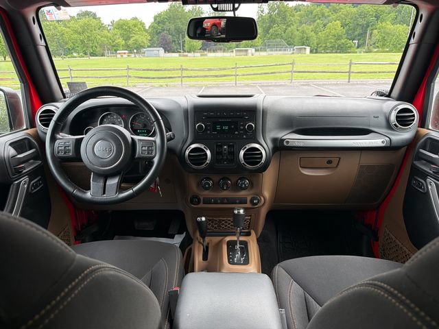 Used 2017 Jeep Wrangler Unlimited Rubicon w/ Connectivity Group AWD/4WD image 13