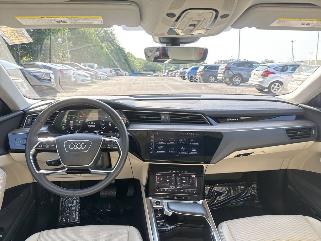 Used 2024 Audi Q8 e-tron Premium Plus AWD/4WD image 23