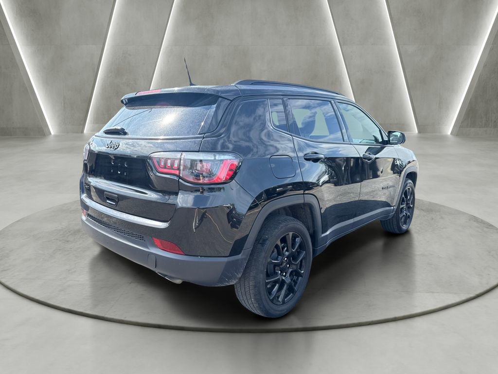 Used 2022 Jeep Compass Latitude w/ Sun and Sound Group AWD/4WD image 7