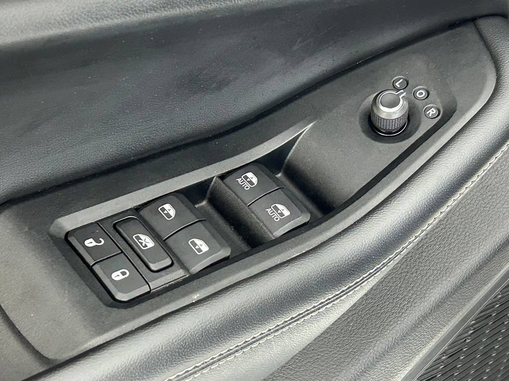 Used 2023 Jeep Grand Cherokee Limited AWD/4WD image 37