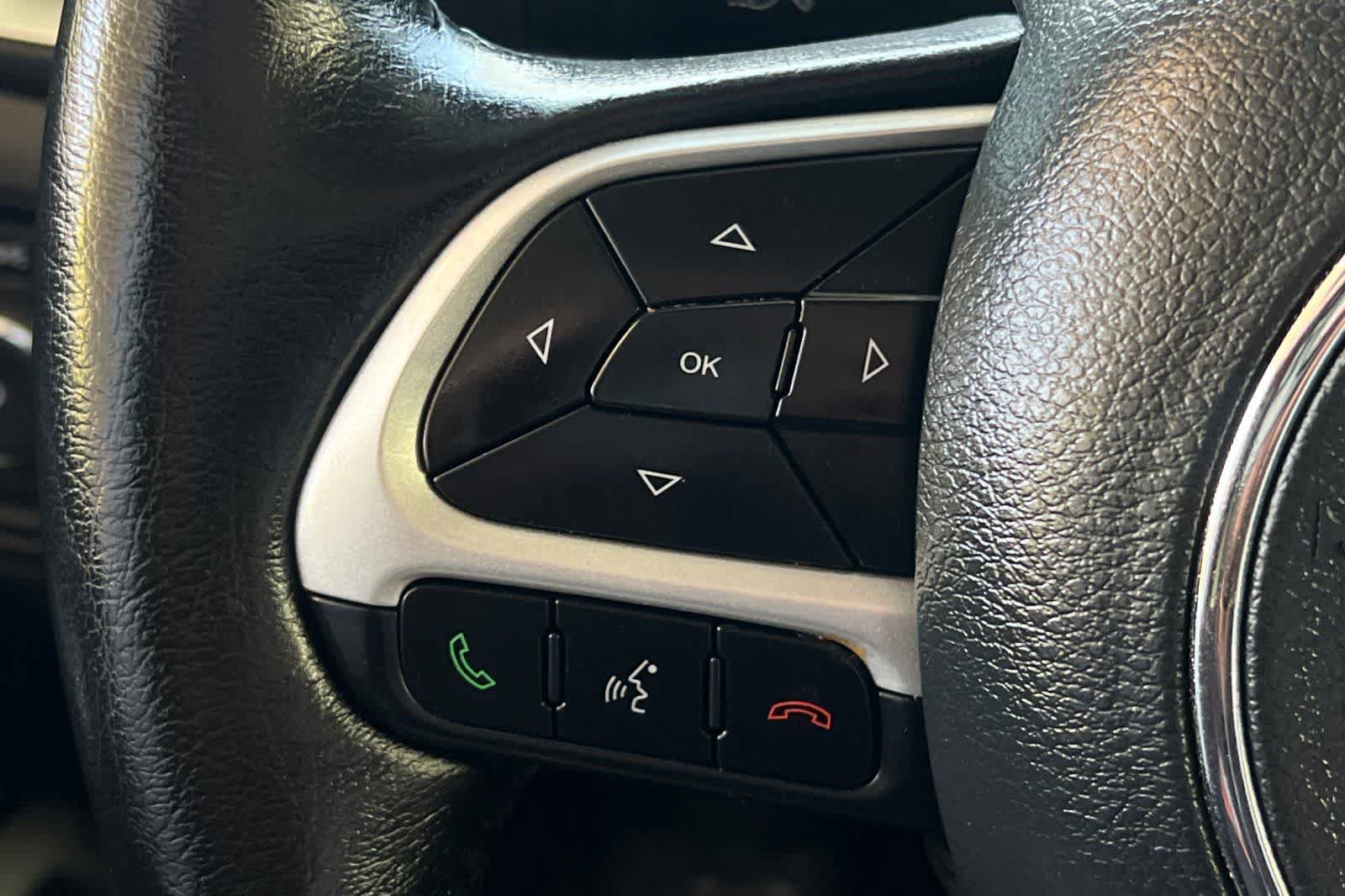 Used 2020 Jeep Renegade Latitude w/ UConnect 8.4 Nav Group AWD/4WD image 31