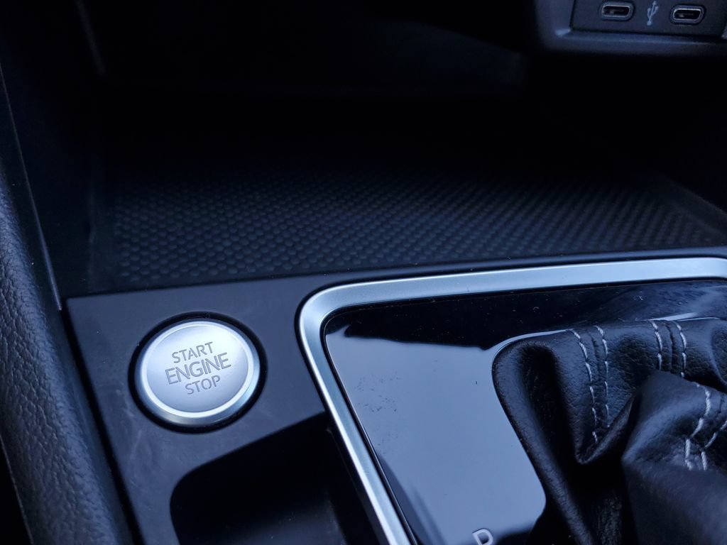 Certified 2020 Volkswagen Jetta R-Line FWD image 29