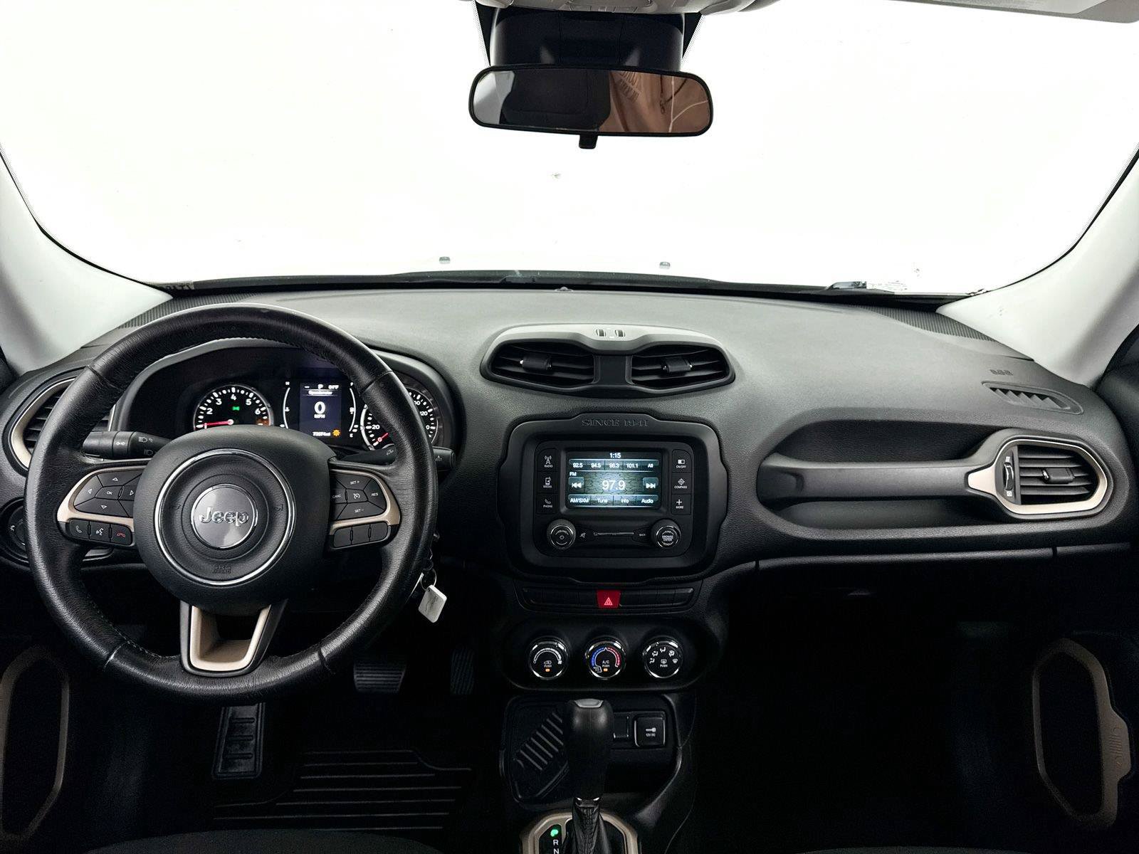 Used 2015 Jeep Renegade Latitude FWD image 18