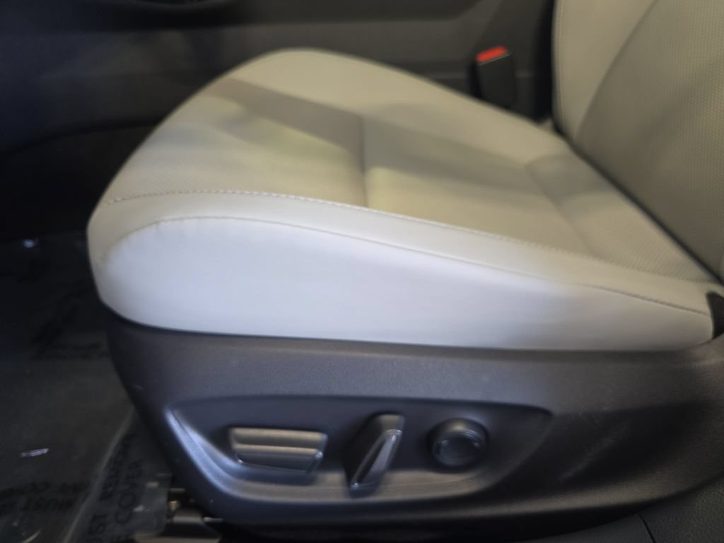 Used 2024 Toyota Prius XLE FWD image 29