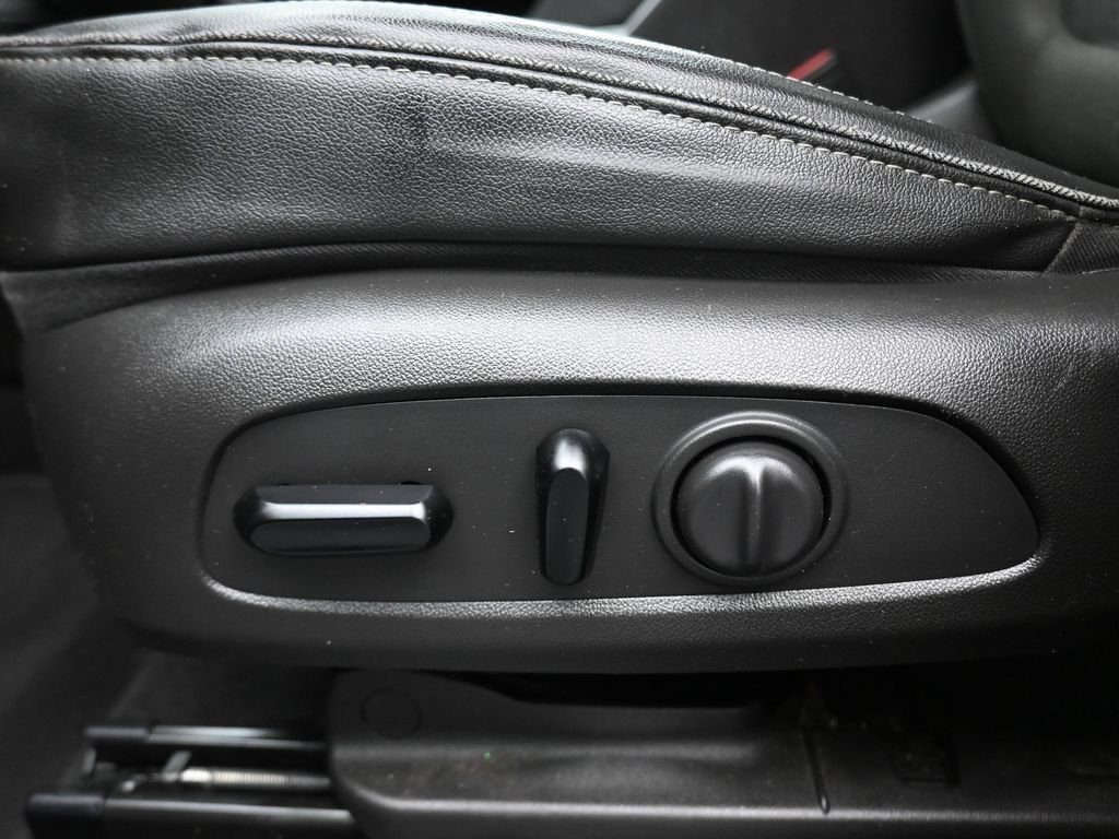 Used 2021 Buick Encore GX Select w/ Sport Touring Package FWD image 13