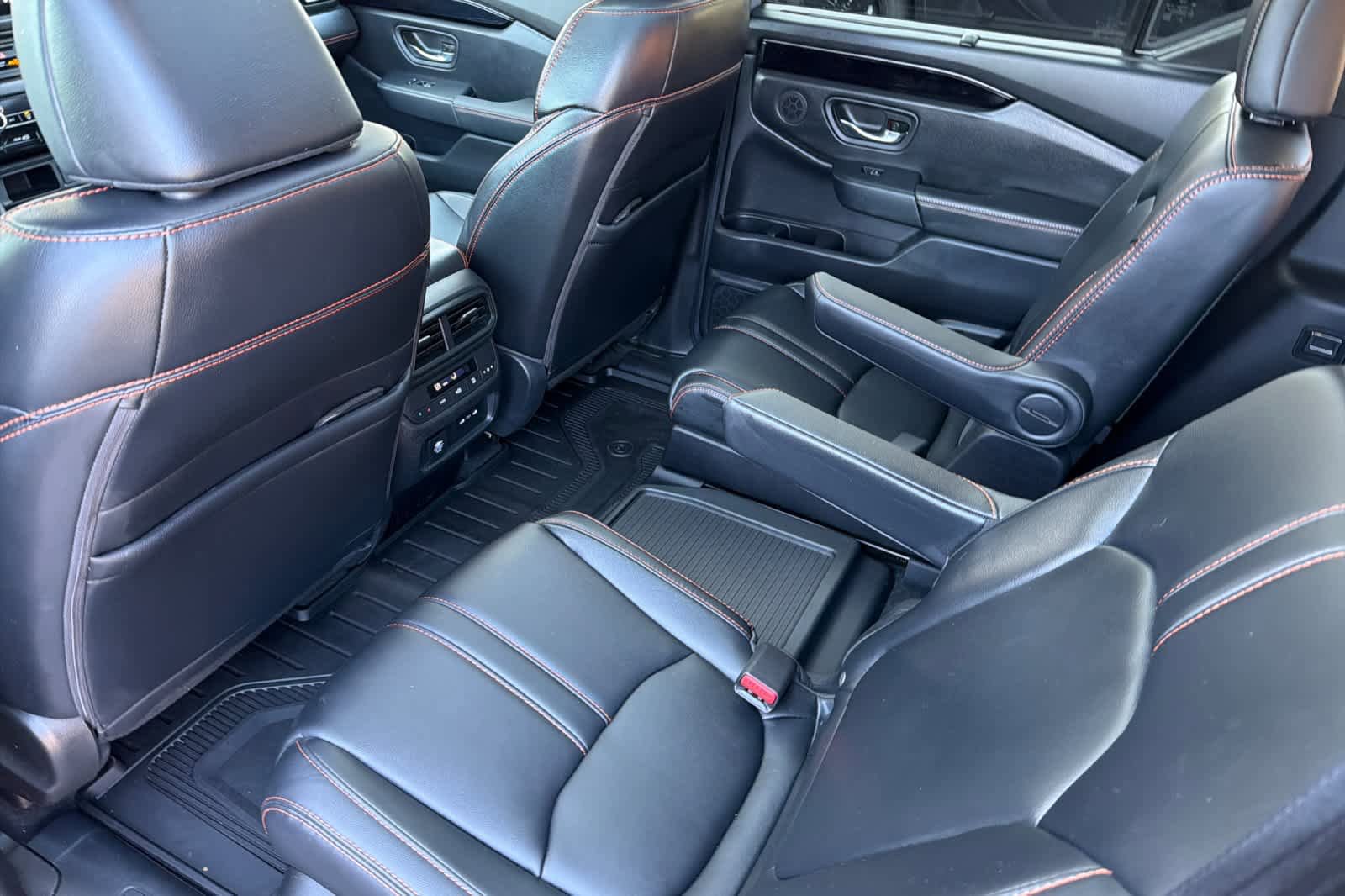 Used 2025 Honda Pilot TrailSport image 4