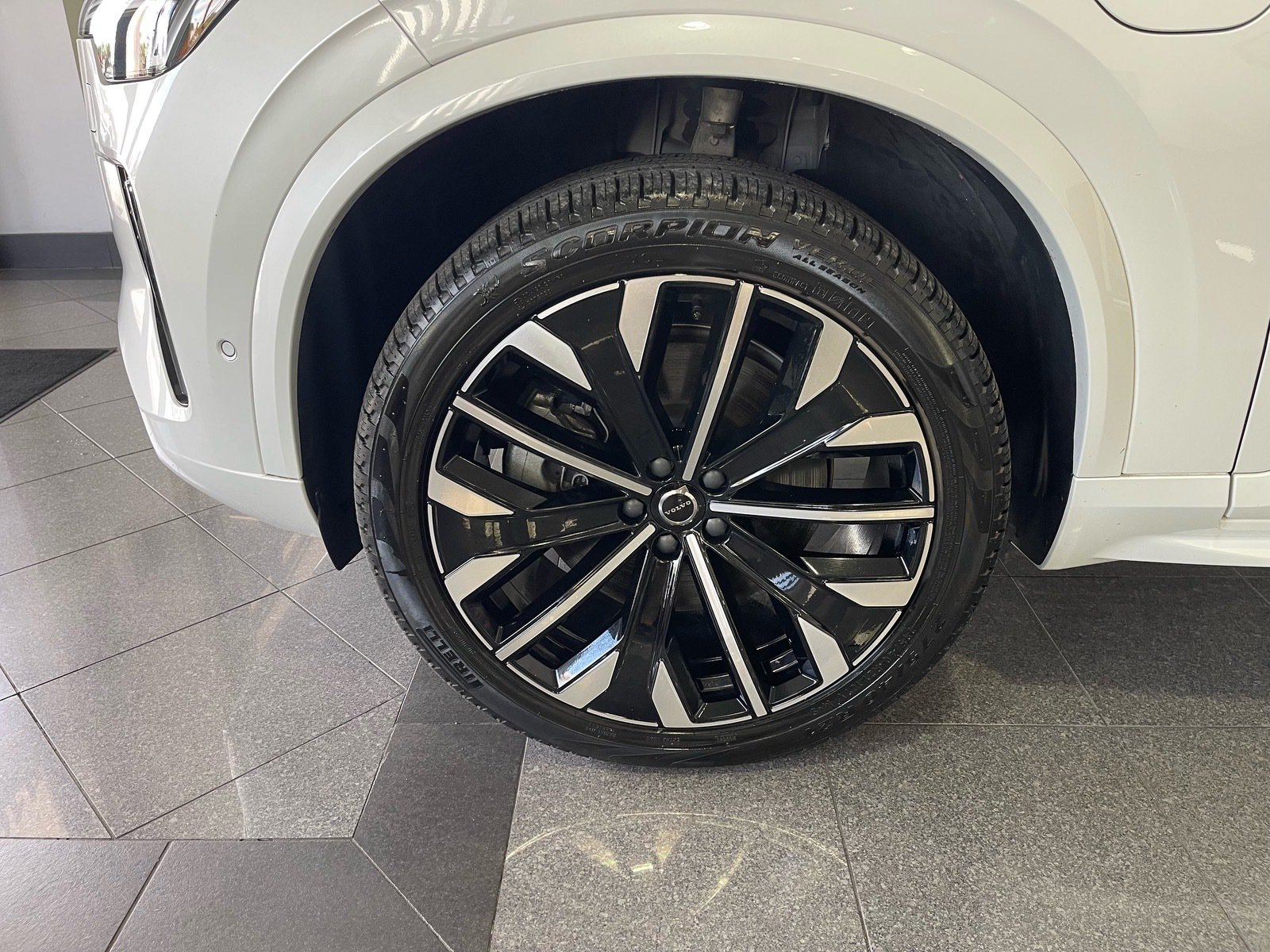 Used 2025 Volvo XC90 T8 Ultra w/ Protection Package Premier AWD/4WD image 20
