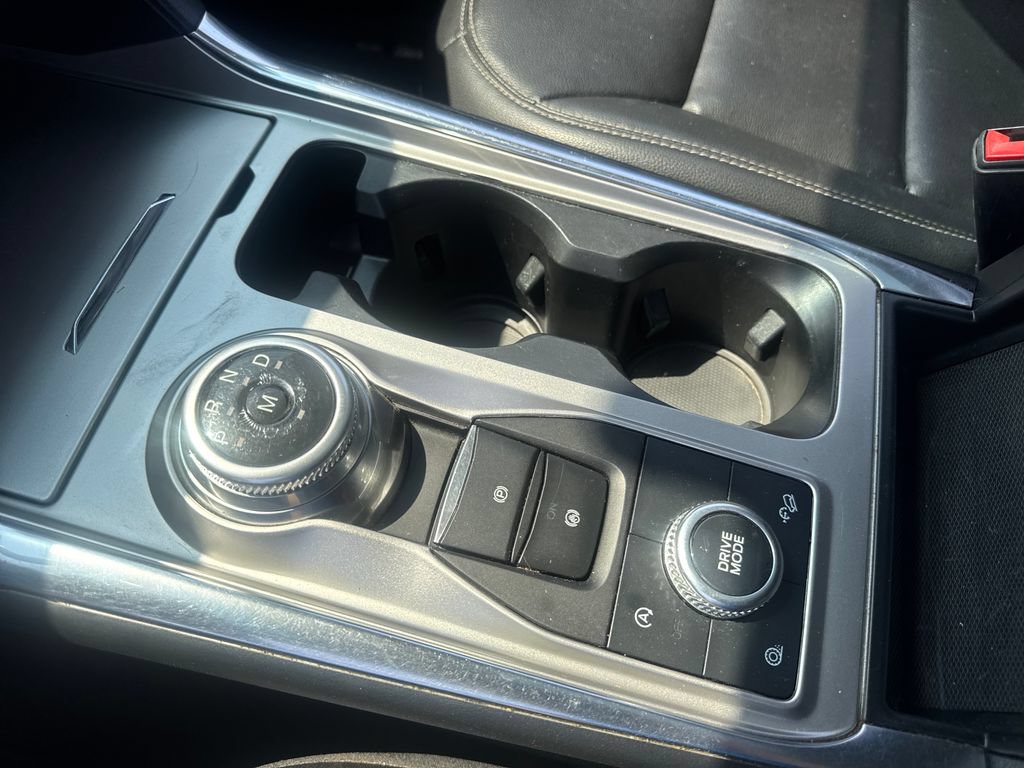 Used 2020 Ford Explorer XLT w/ Equipment Group 202A AWD/4WD image 16