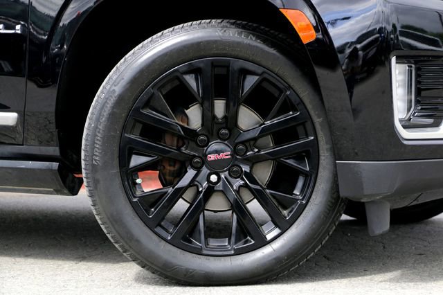 Used 2022 GMC Yukon Denali w/ Denali Premium Package image 2