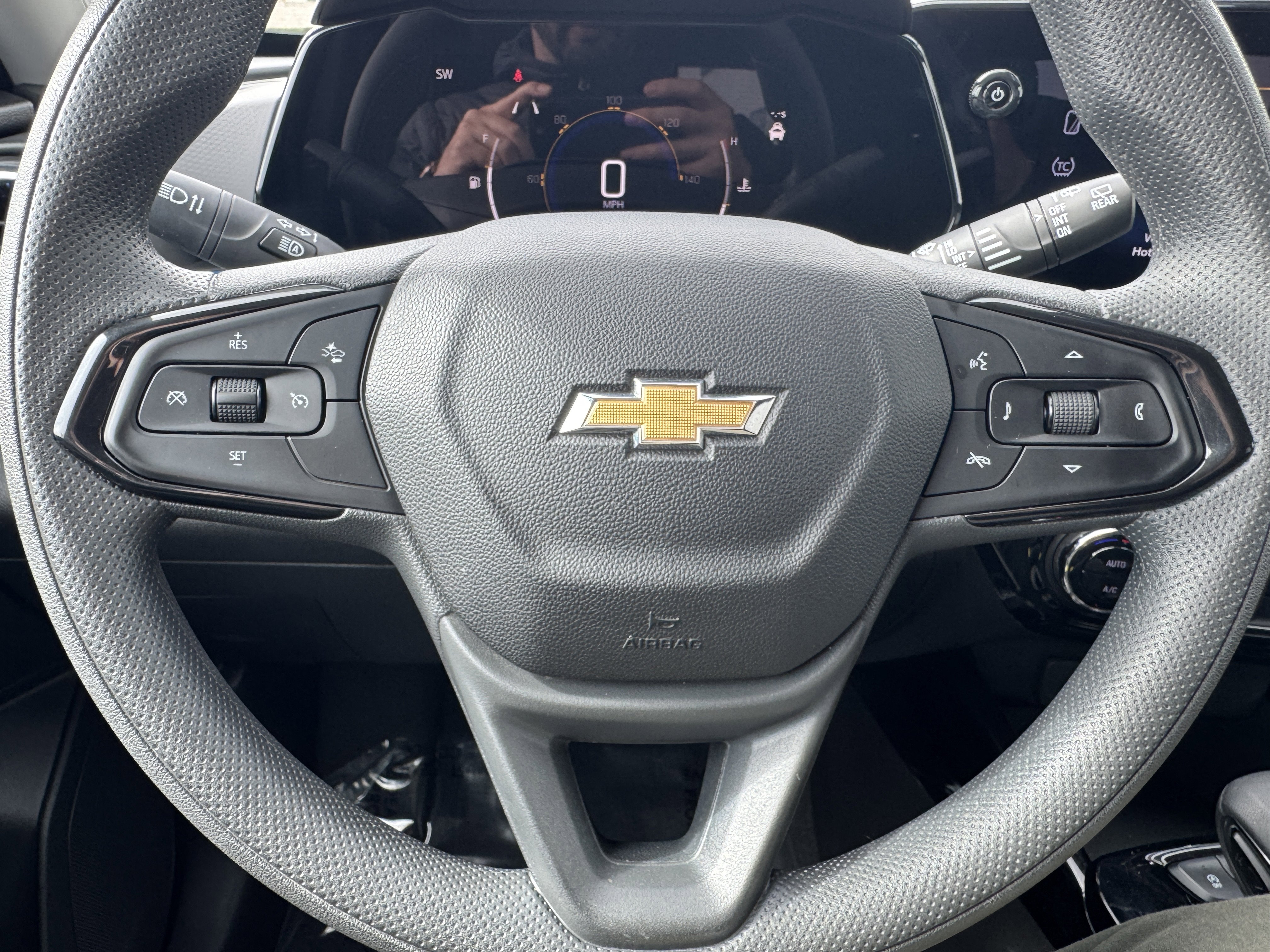 Used 2025 Chevrolet Trax LT image 35