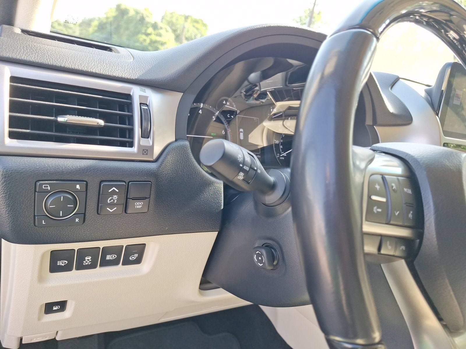 Used 2022 Lexus GX 460 Premium w/ Premium Package AWD/4WD image 17