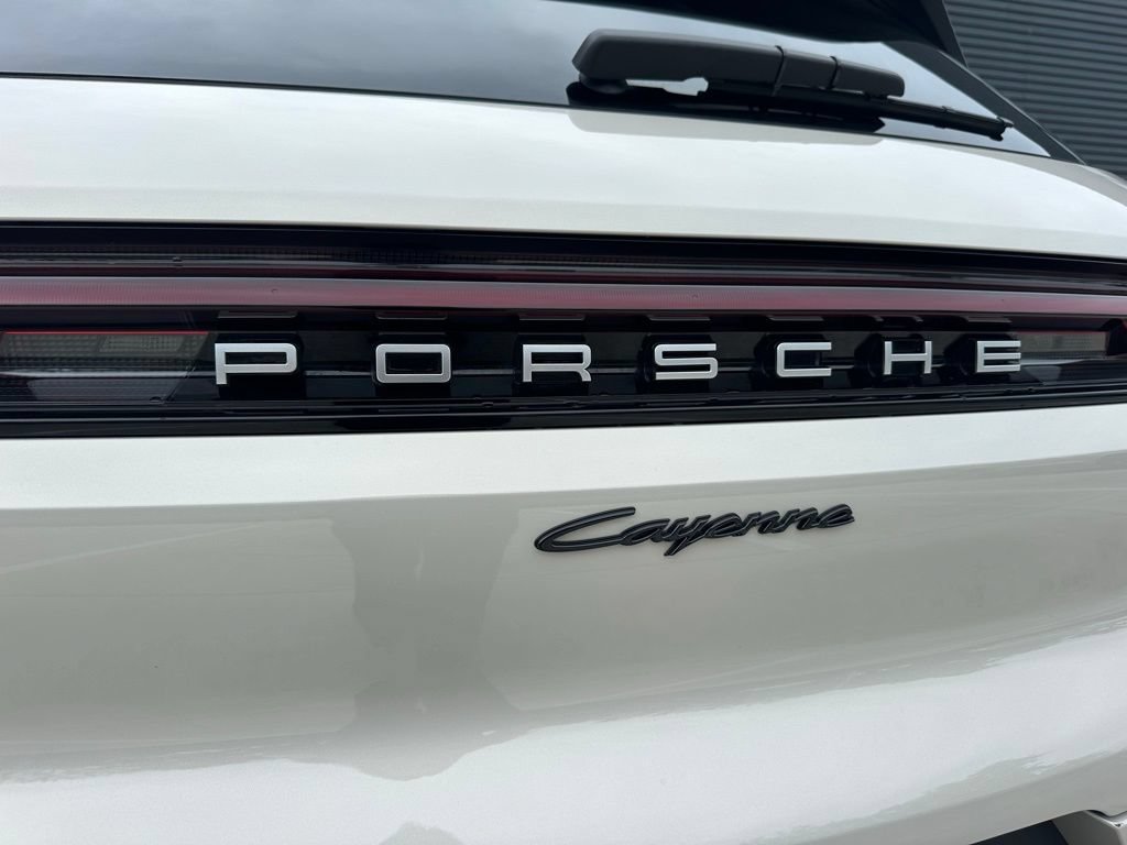 Certified 2025 Porsche Cayenne E-Hybrid AWD/4WD image 14