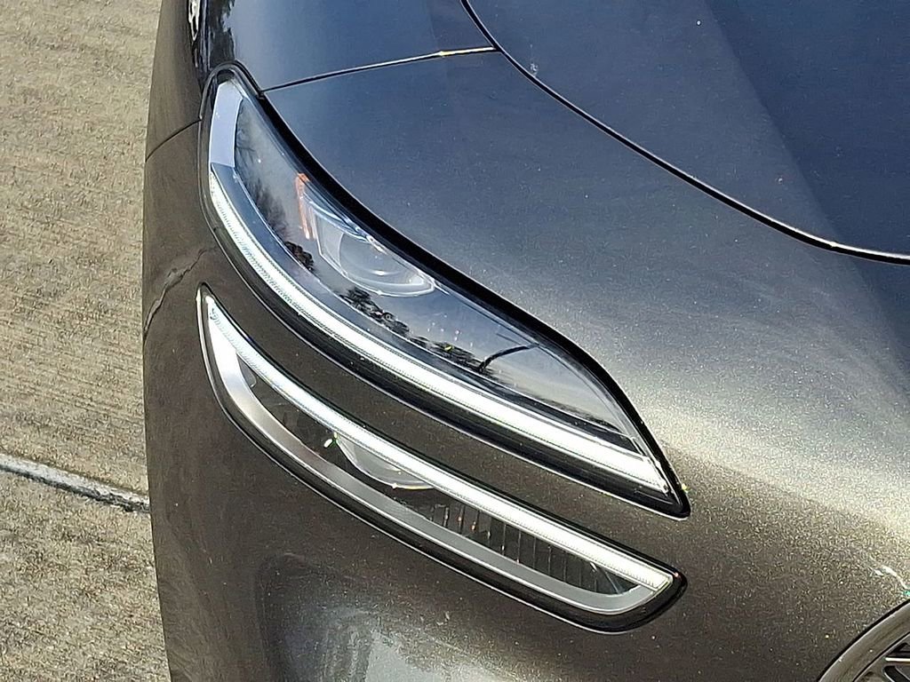 Used 2025 Genesis G70 2.5T image 28