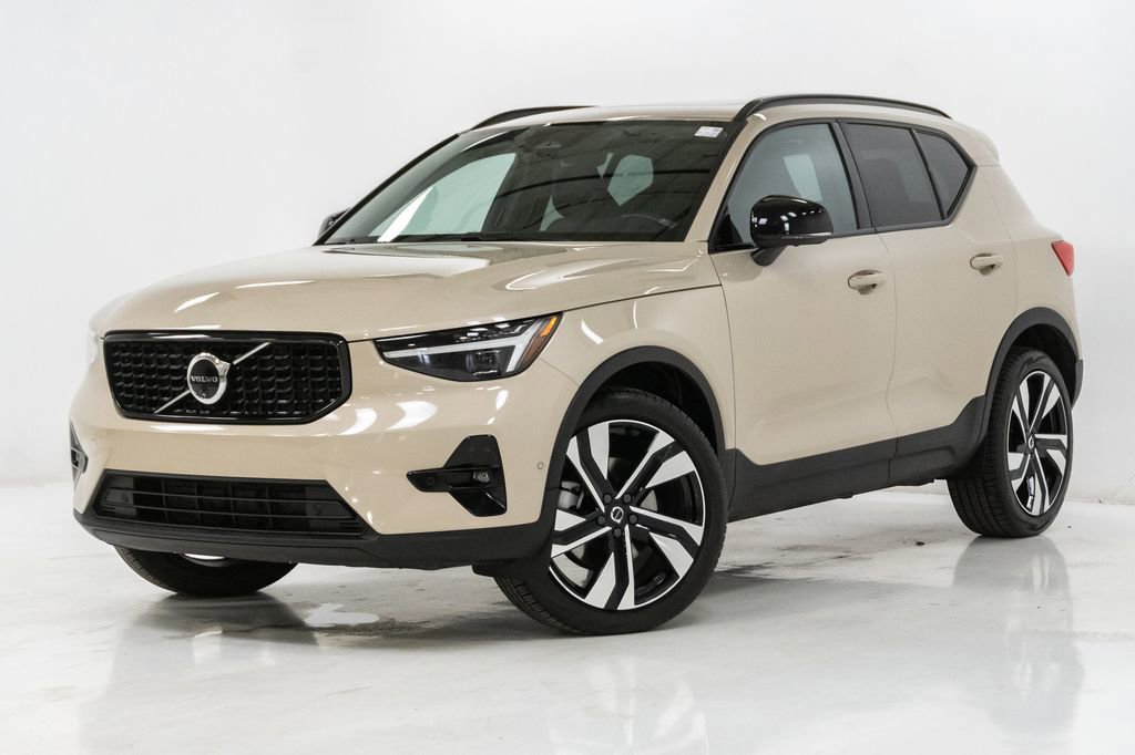 Used 2025 Volvo XC40 B5 Plus w/ Climate Package AWD/4WD image 1