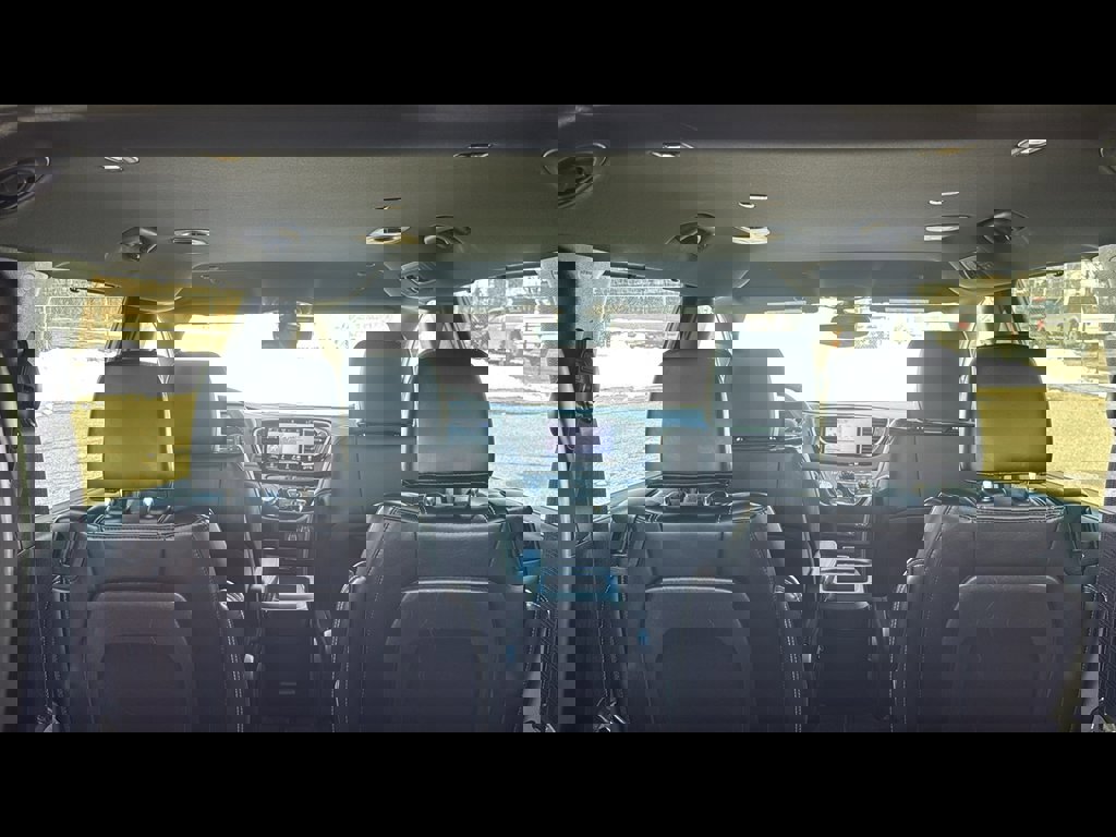 Used 2025 Chrysler Pacifica Select image 26