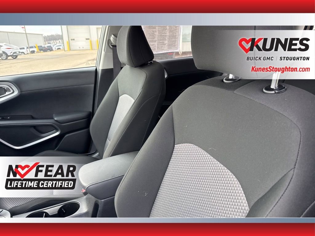 Used 2025 Kia Soul LX FWD image 23