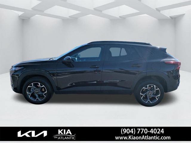 Used 2025 Chevrolet Trax LT w/ LT Convenience Package FWD image 6