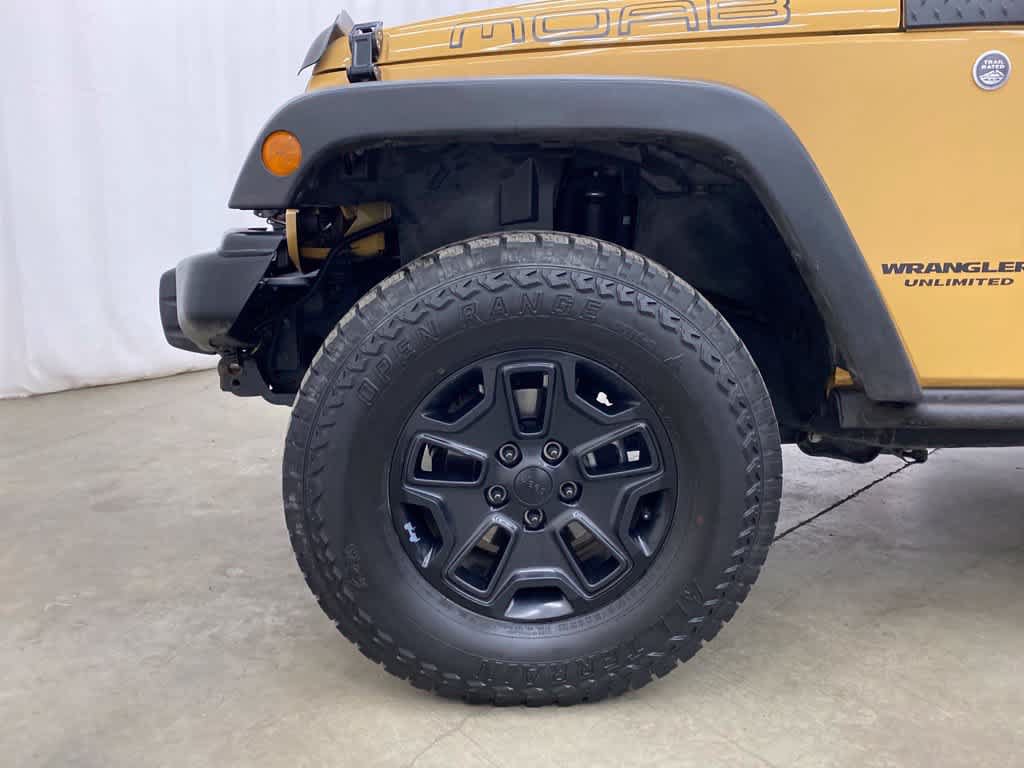 Used 2013 Jeep Wrangler Unlimited Sahara AWD/4WD image 11