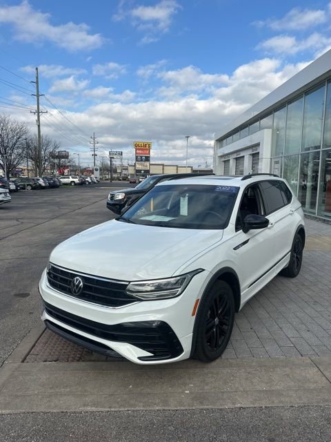 Used 2022 Volkswagen Tiguan SE R-Line image 21