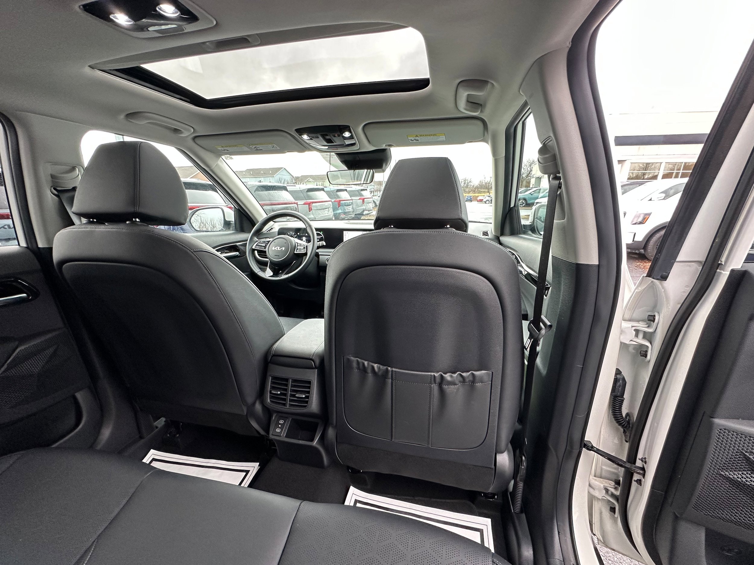 Used 2024 Kia Seltos EX image 16