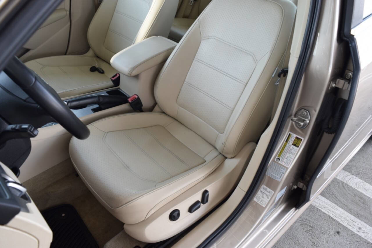 Used 2015 Volkswagen Passat TDI SE image 20