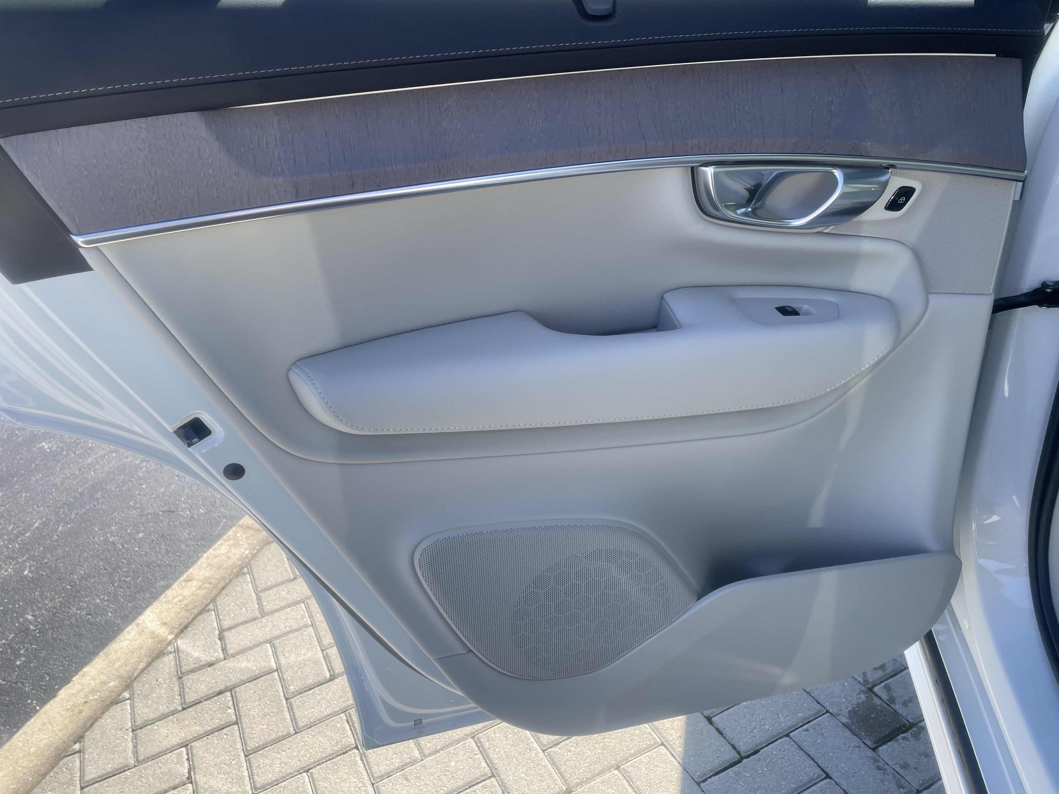 New 2026 Volvo XC90 B6 Ultra w/ Protection Package image 9