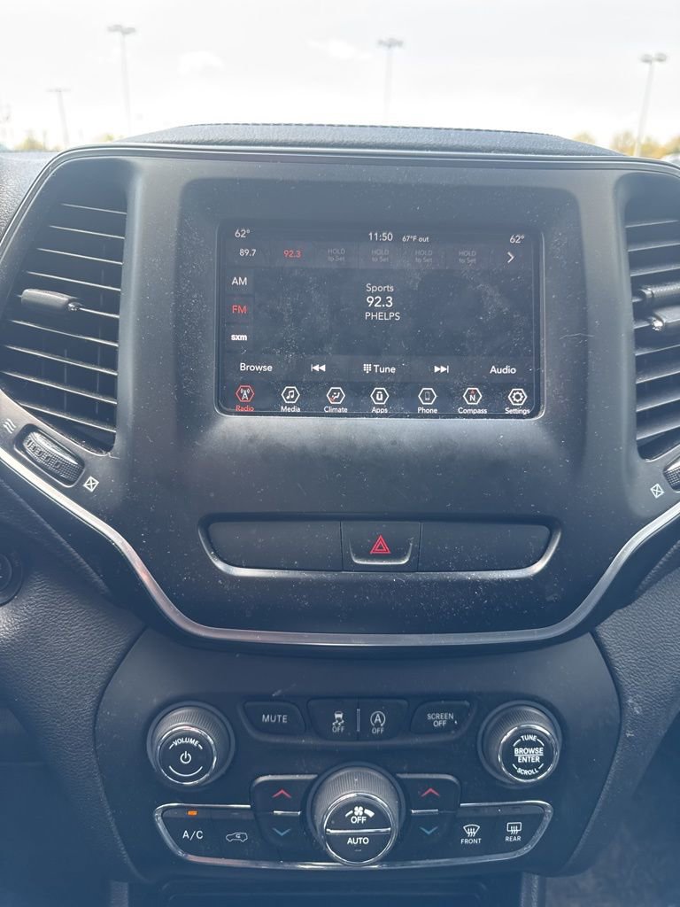 Used 2019 Jeep Cherokee Latitude Plus w/ Comfort/Convenience Group AWD/4WD image 6