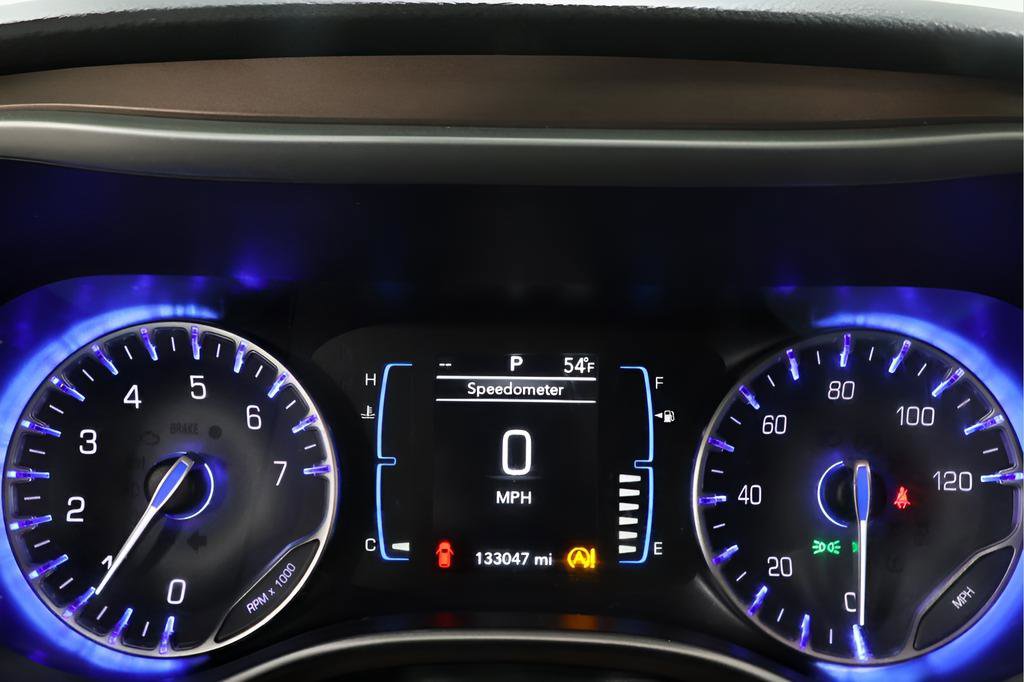 Used 2018 Chrysler Pacifica Touring-L w/ Tire & Wheel Group image 15