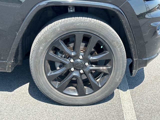 Used 2017 Jeep Grand Cherokee Altitude AWD/4WD image 11
