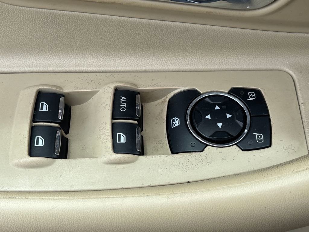 Used 2015 Ford Taurus SEL w/ Equipment Group 201A FWD image 8
