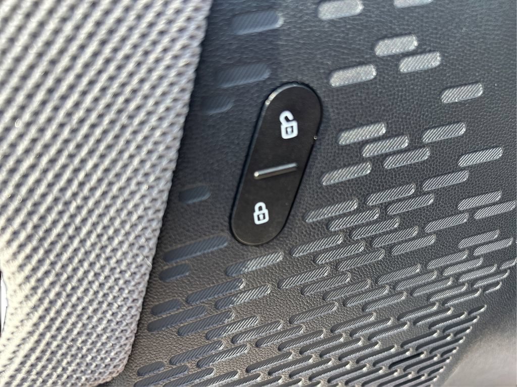 Used 2025 MINI Cooper 2-Door Hardtop FWD image 43