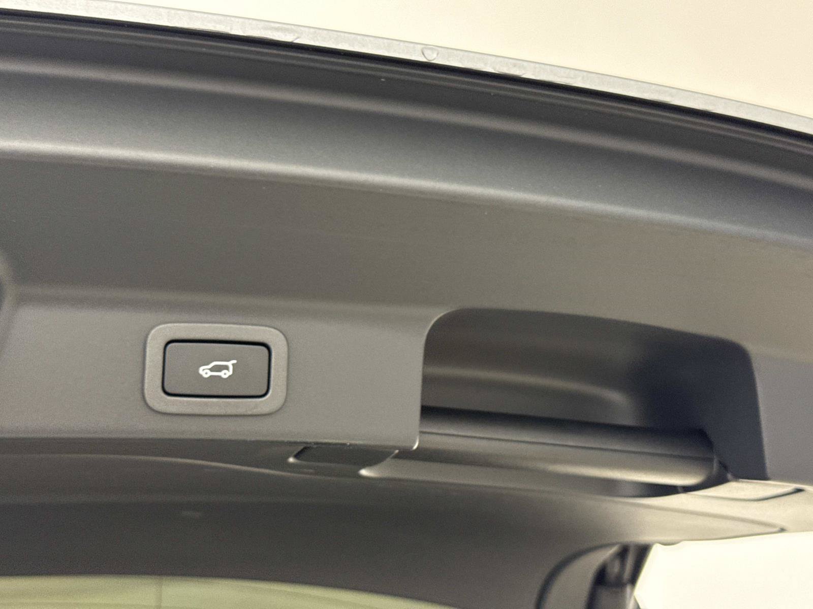 Used 2020 Jaguar F-PACE R-Sport AWD/4WD image 11