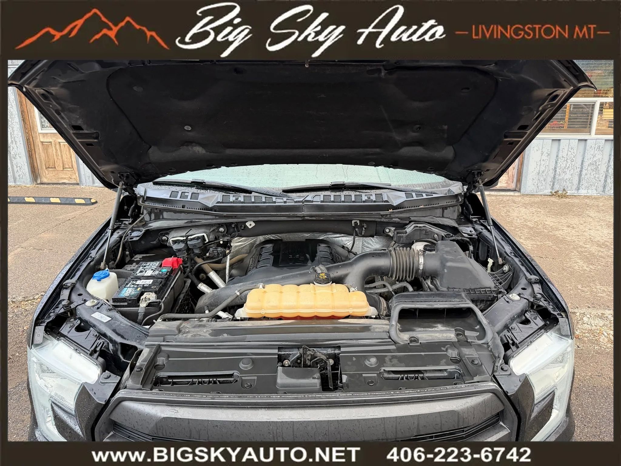 Used 2015 Ford F150 Lariat w/ Equipment Group 502A Luxury AWD/4WD image 9
