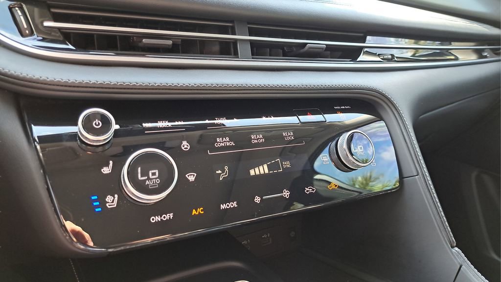 Used 2023 INFINITI QX60 Luxe w/ Vision Package image 23