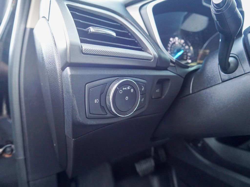 Used 2019 Ford Fusion SE w/ Equipment Group 151A FWD image 17