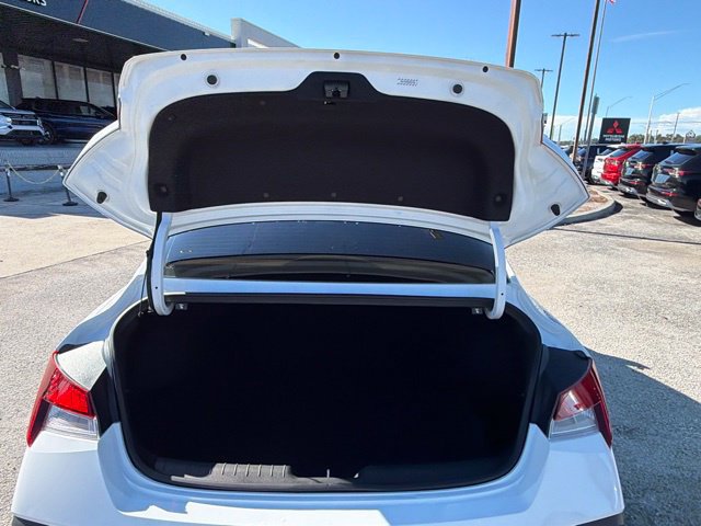 Used 2024 Hyundai Elantra SEL FWD image 14