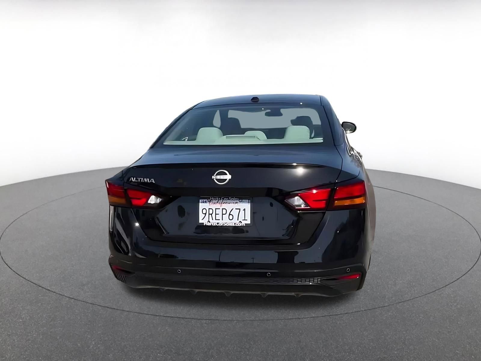 Used 2025 Nissan Altima 2.5 SV image 12