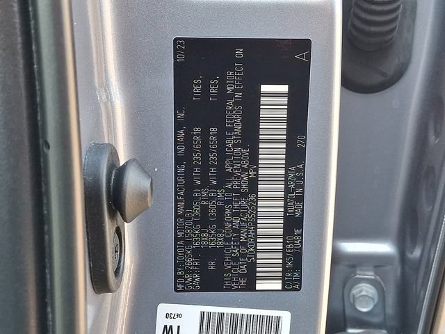 Used 2023 Toyota Highlander XLE FWD image 28