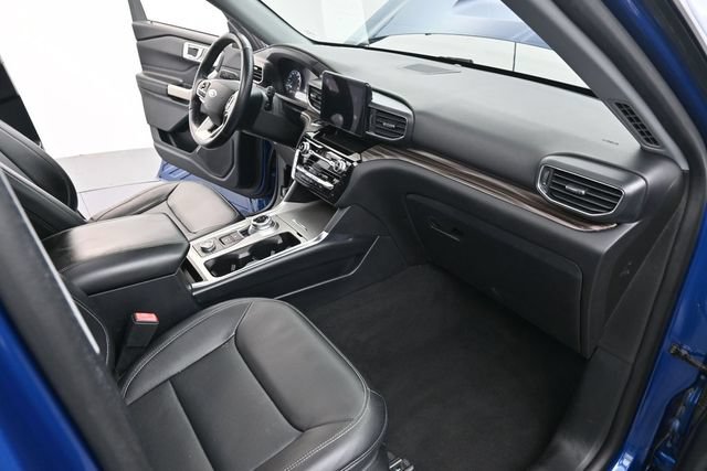Used 2021 Ford Explorer Limited w/ Equipment Group 301A AWD/4WD image 30