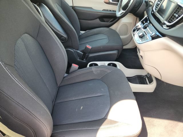 Used 2023 Chrysler Voyager LX FWD image 14