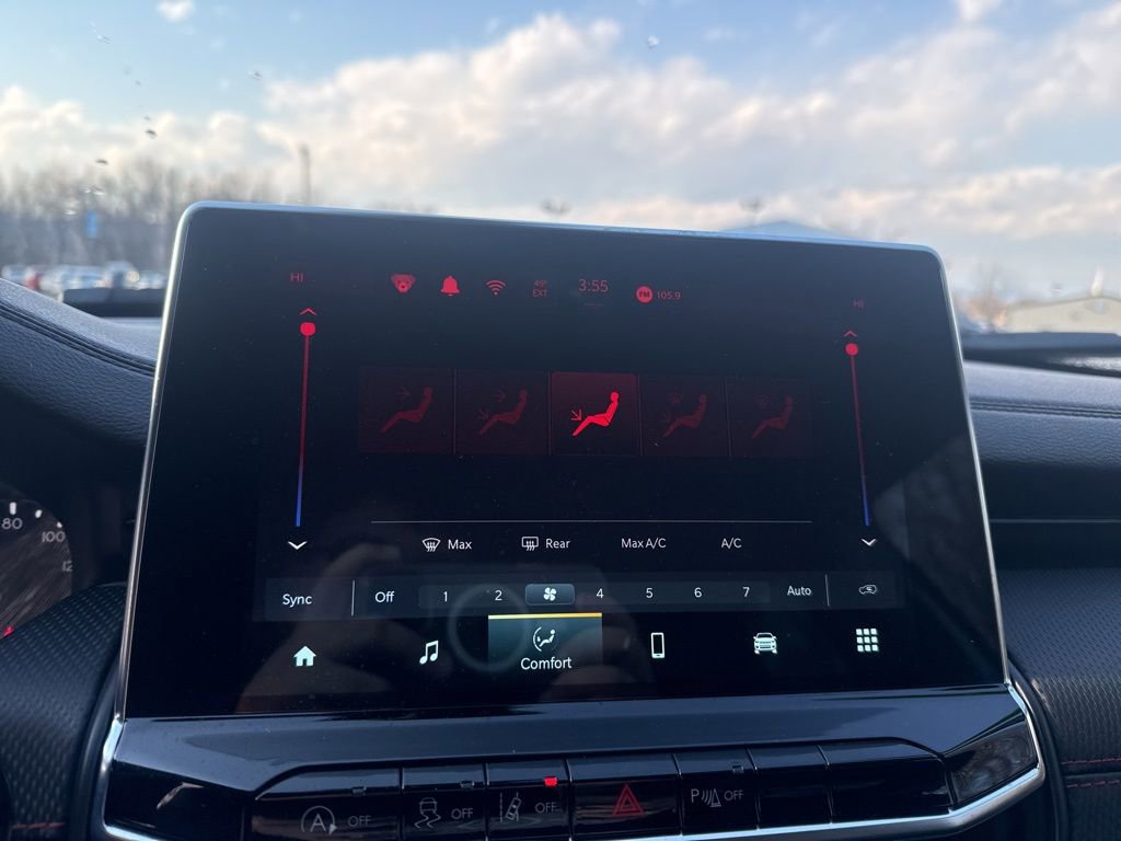 Used 2025 Jeep Compass Trailhawk image 27