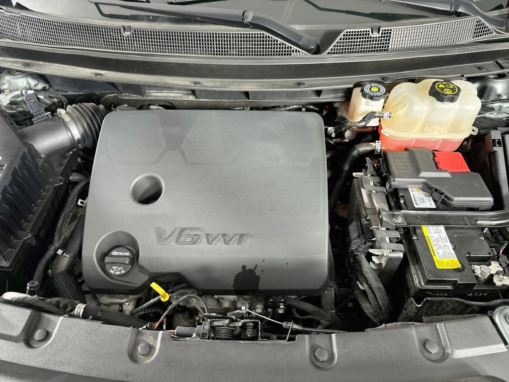 Used 2023 Chevrolet Traverse LT FWD image 39
