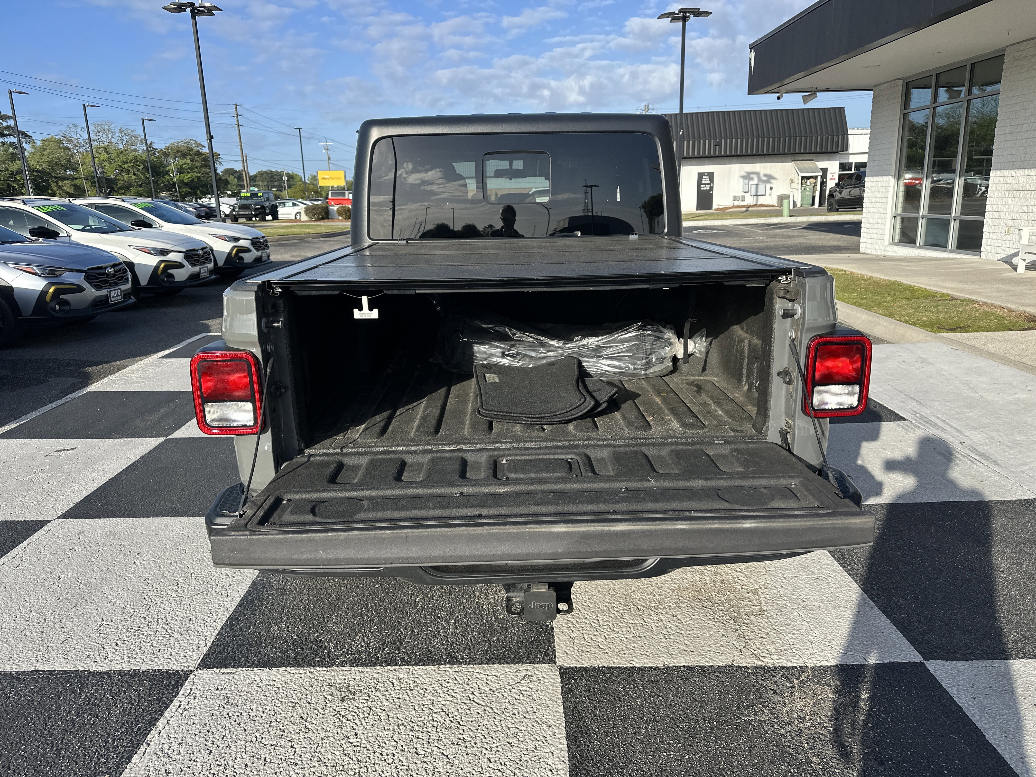 Used 2021 Jeep Gladiator Sport image 5