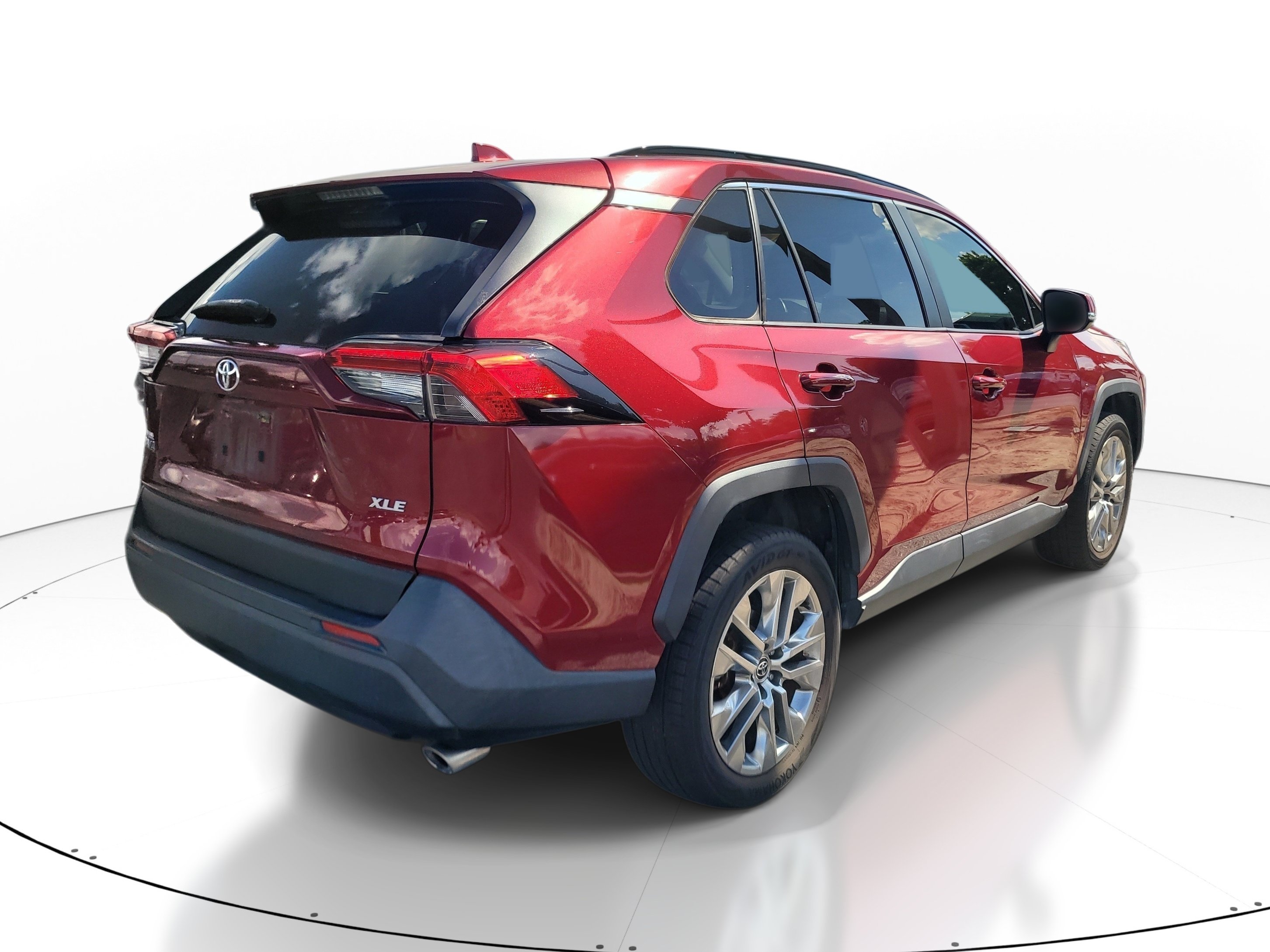 Certified 2022 Toyota RAV4 XLE Premium FWD image 7